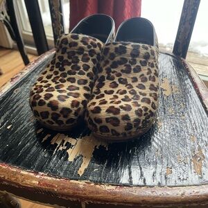 Sanita leopard wooden clogs!
